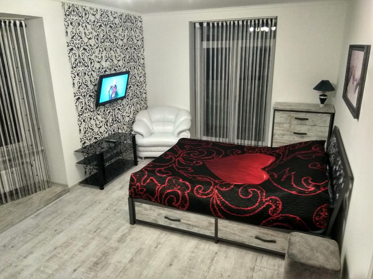 Home In Center With Jacuzzi Ivano-Frankivsk Eksteriør bilde