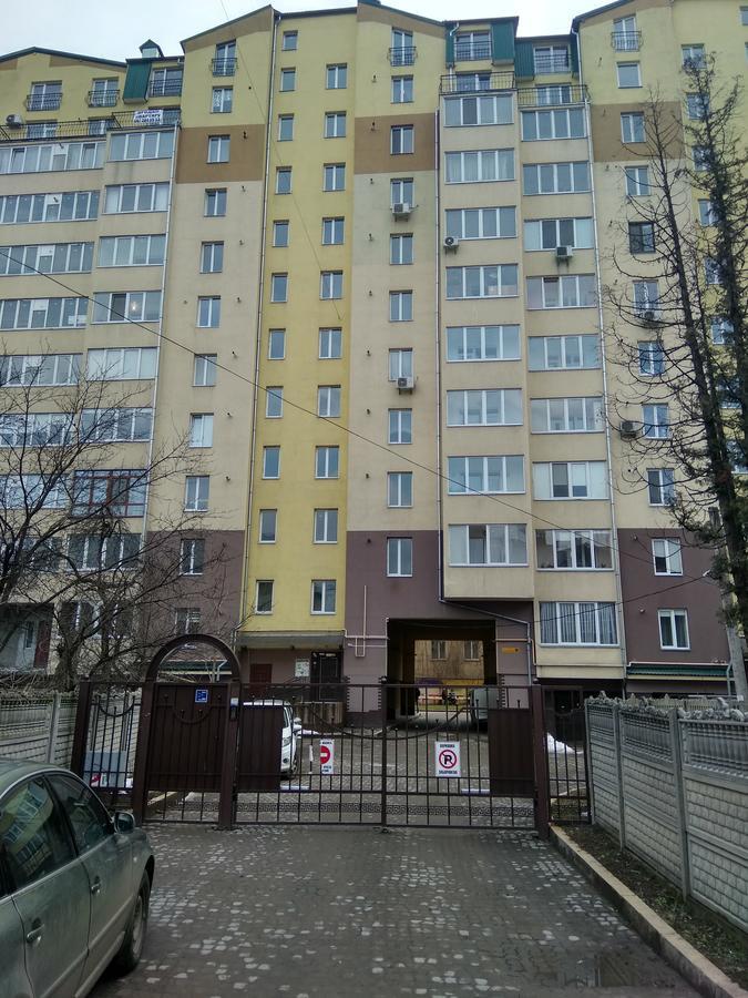 Home In Center With Jacuzzi Ivano-Frankivsk Eksteriør bilde